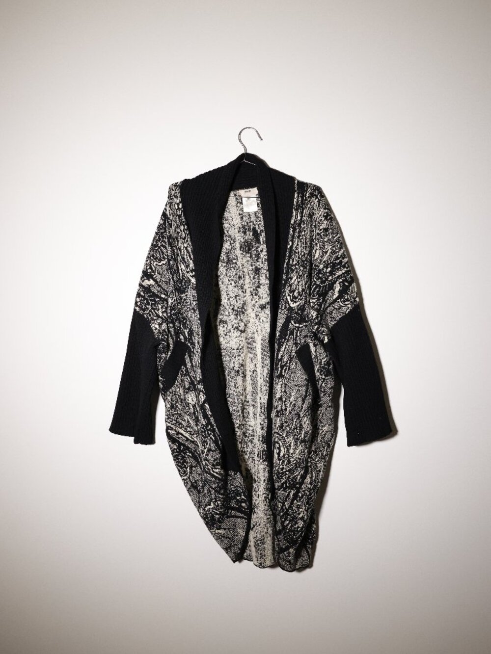 Fuzzi Sweater Cardigan Womens Medium Black White Abstract Print Draped Longline